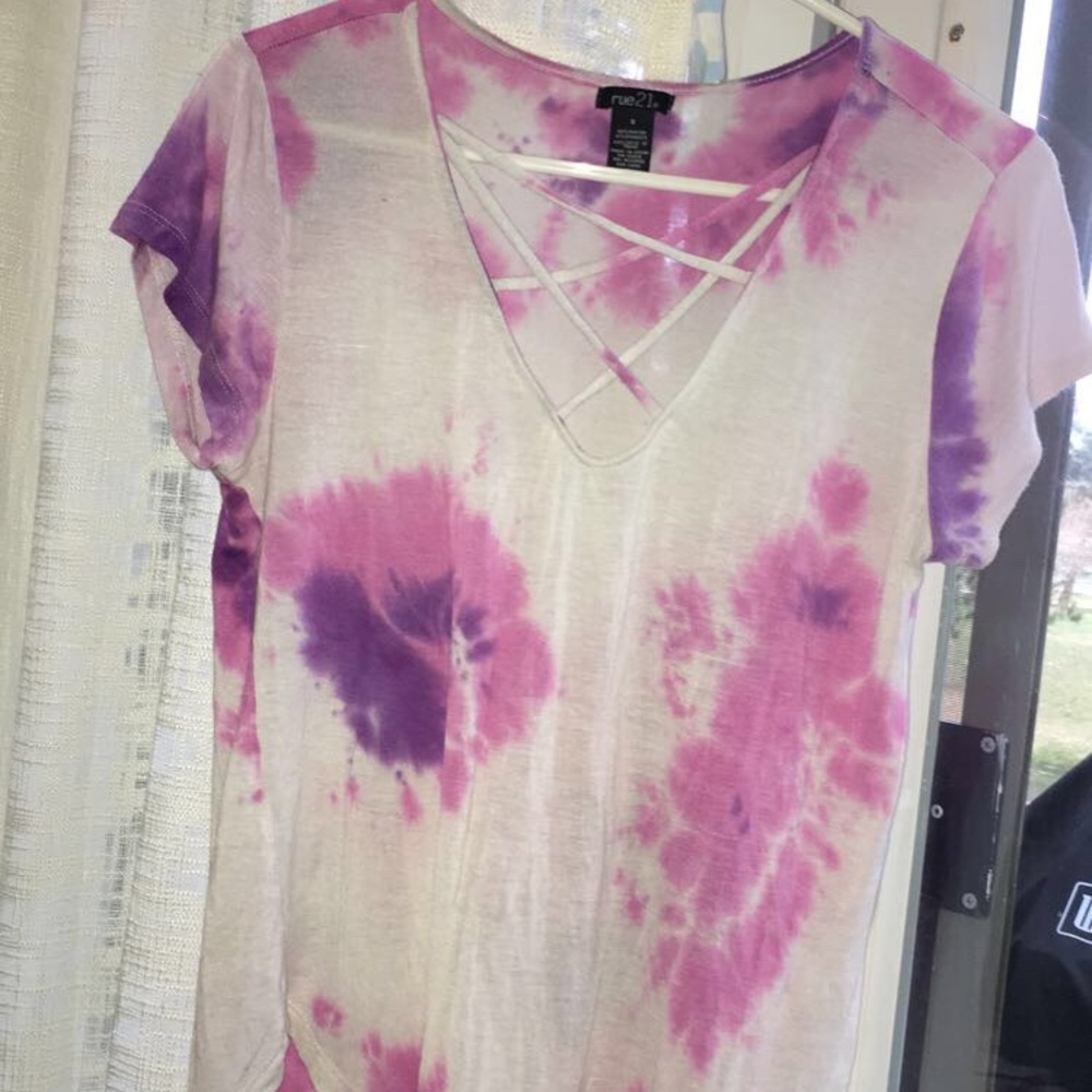 Rue 21 tye dye t-shirt🤍